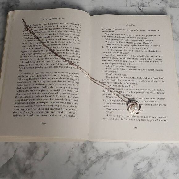 Pearl with Golden and White Swirl Necklace - Picture 2 of 9